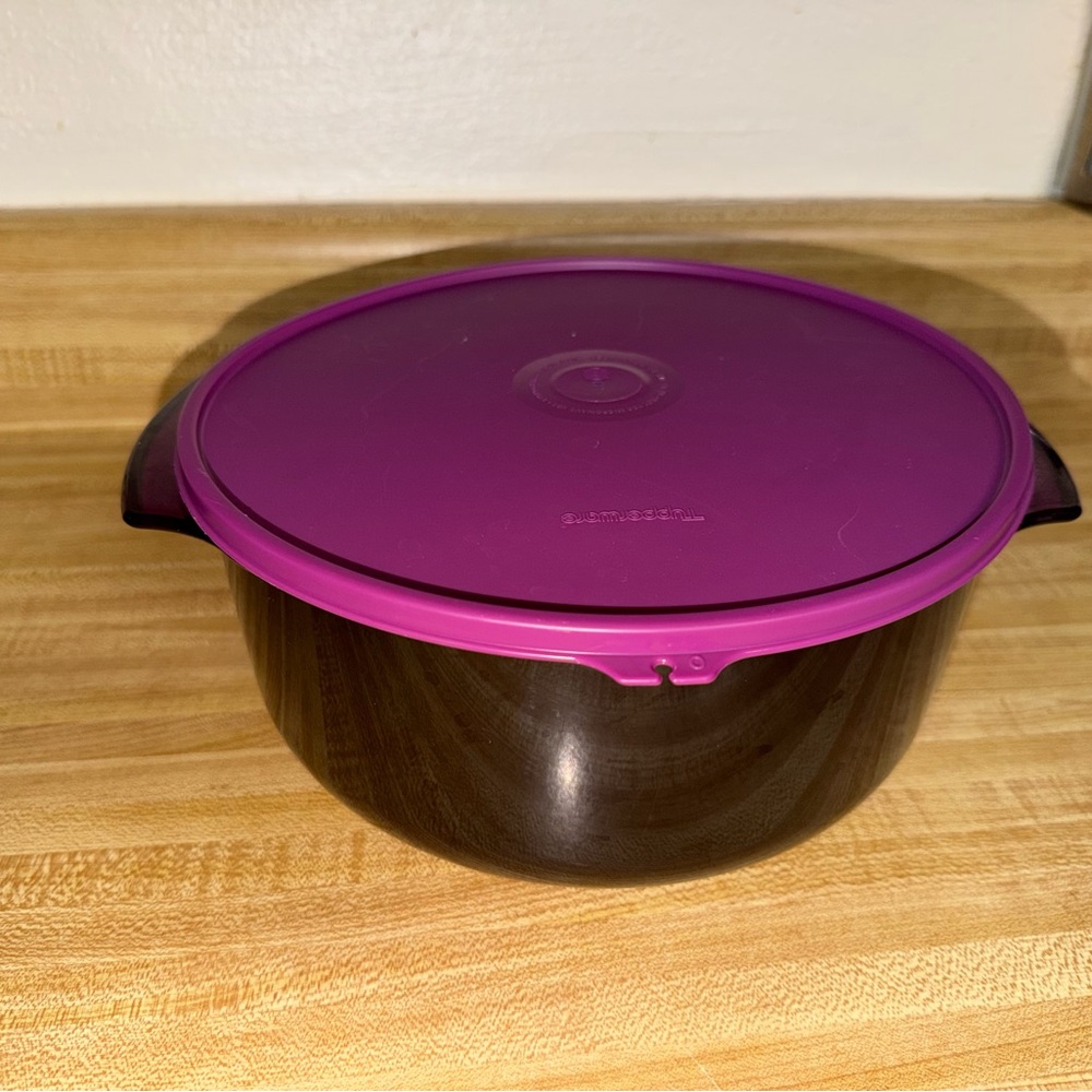 Tupperware 3 qt Purple Covered Mixing Bowl - Microwave-Safe Storage container